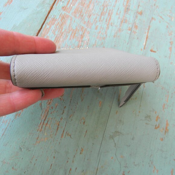 Kate Spade New York GRAY SAFFIANO LEATHER SMALL BIFOLD ZIP WALLET - Picture 4 of 9